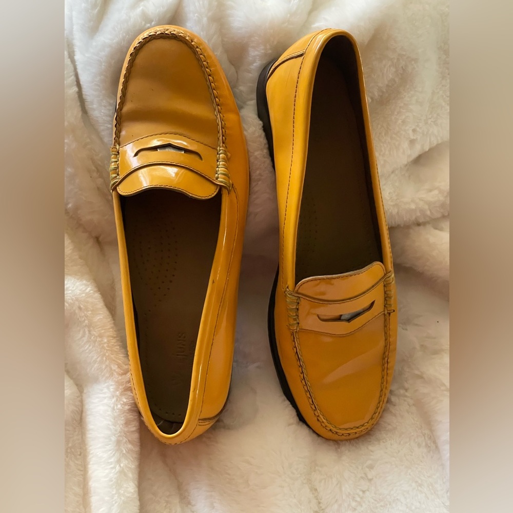 G.H. Bass Weejuns Whitney Leather penny loafers